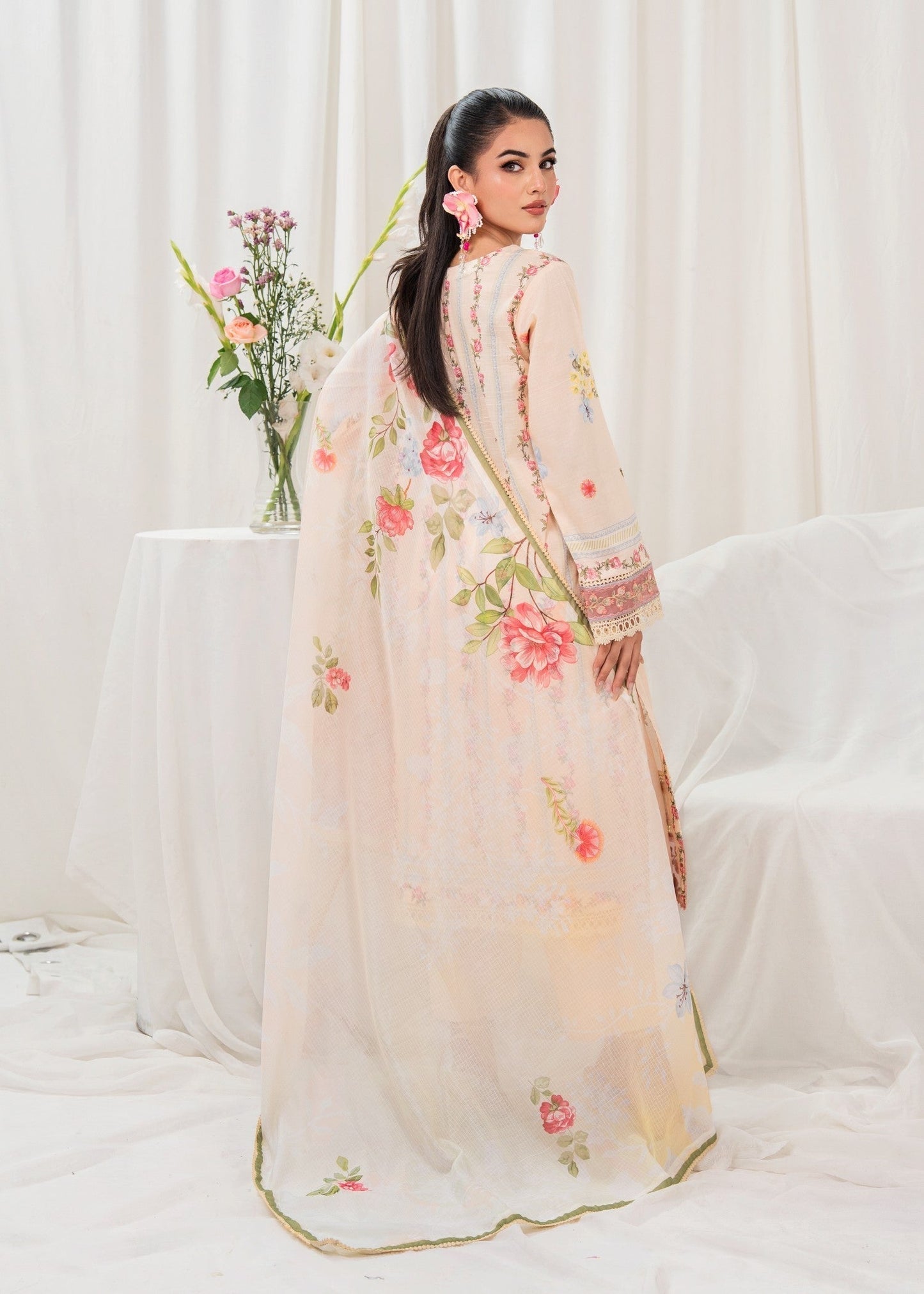 Meerak Breaking Bloom Digital Printed Lawn Unstitched 3Pcs