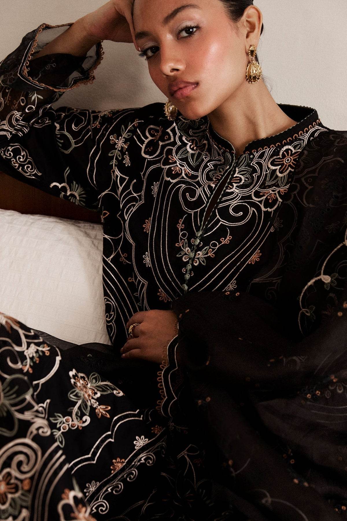 Zara Shahjahan Satori Embroidered Luxury Lawn Unstitched 3pcs - Jotey