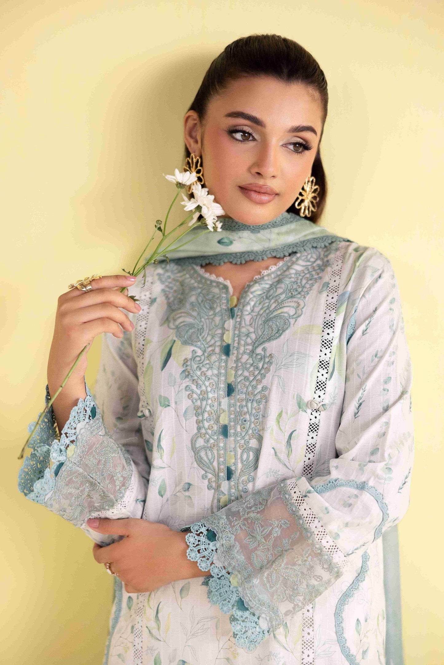 Aabyaan Eid Pret'25 Embroidered Stitched 3pcs - Jotey